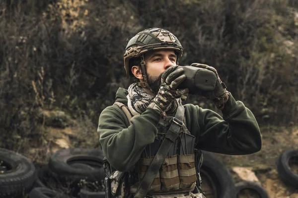 Thirsty Soldier Military Uniform Drinking Flask — Stok fotoğraf