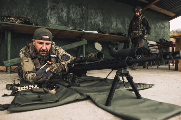 Shooting Soldier Camouflage Preparing Rifle Shooting — Stok fotoğraf