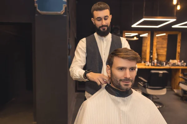 Barbershop Barber Covering Client Napkin — Stock Photo, Image