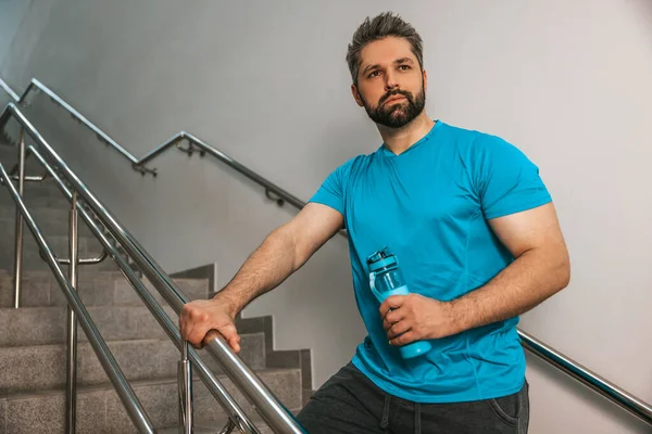 Workout Young Handsome Bearded Sportsman Bottle Water — Stock Photo, Image