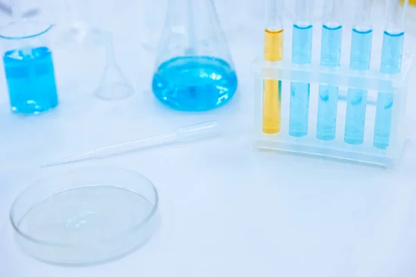 Expérience Chimie Laboratoire Scientifique Flacons Éprouvettes Contiennent Différentes Substances Chimiques — Photo
