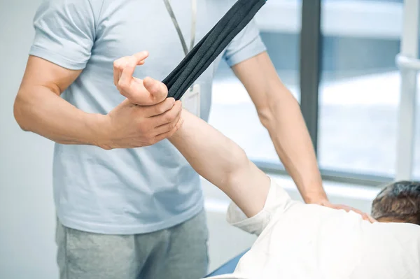 Armförstoring Ale Ung Patient Med Session Arm Hyperestension Efter Trauma — Stockfoto