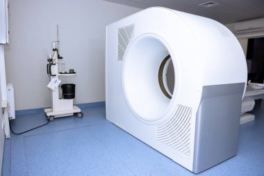 MRI - Hastanede manyetik rezonans görüntüleme cihazı, tıbbi ekipmanlar ve sağlık hizmetleri.