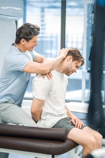 Reabilitação Pescoço Fisioterapeuta Trabalhando Com Pacientes Pescoço — Fotografia de Stock
