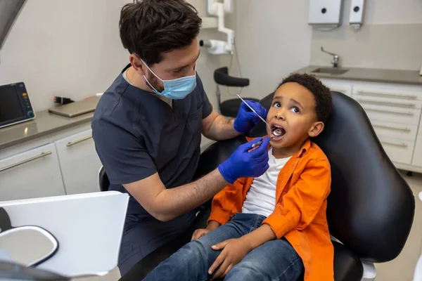 Odontologia Médico Mascarado Verificar Paciente — Fotografia de Stock