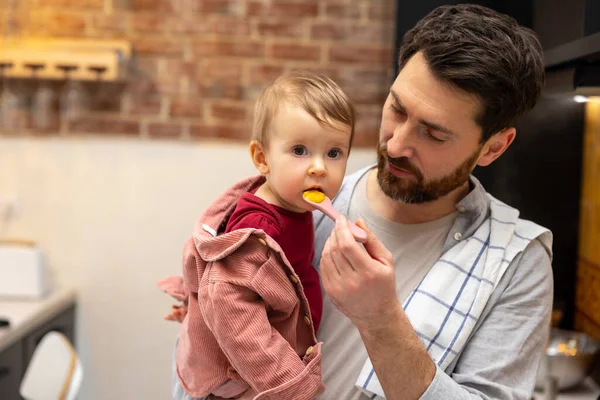 Young Father Feeding Baby Girl Little Daughter Kitchenn Home — Stock Photo, Image