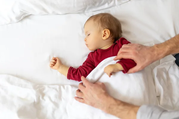 Father Covering Her Sleeping Baby Blanket Home — Stock Photo, Image