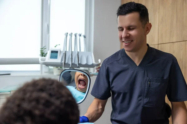 Dentistry Doctor Giving Mirror Dark Skinned Boy — Stock Photo, Image