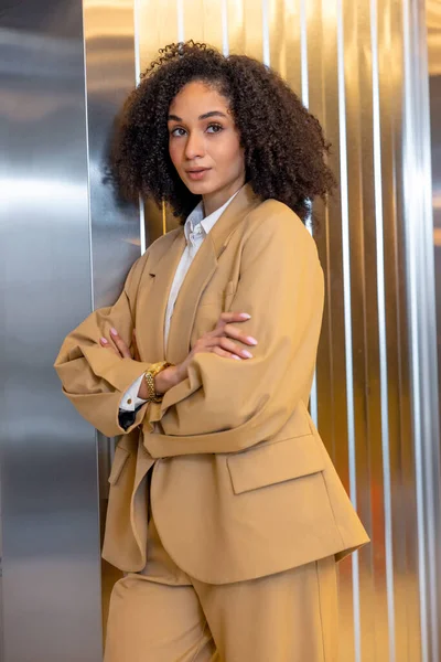 stock image Elegant business woman. Beautiful buisenss woman in a beige elegant suit