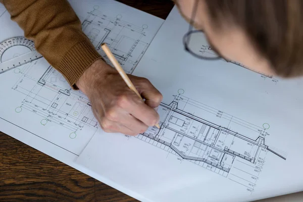 Desenho Desenho Desenho Arquiteto Irreconhecível Casa Engenheiro Que Trabalha Projeto — Fotografia de Stock