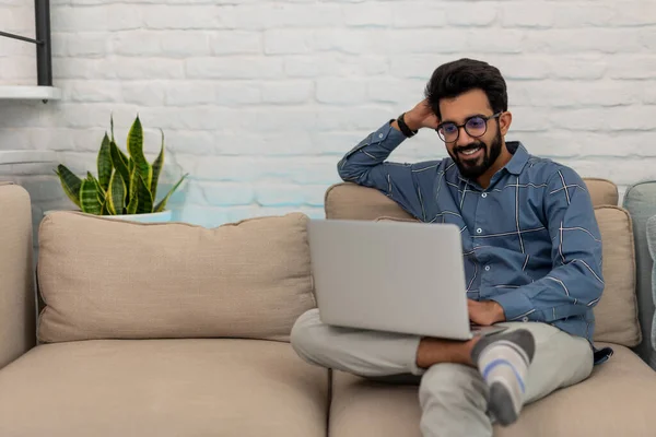 Work Home Brunette Bearded Young Man Laptoop Sitting Sofa — Stock Photo, Image