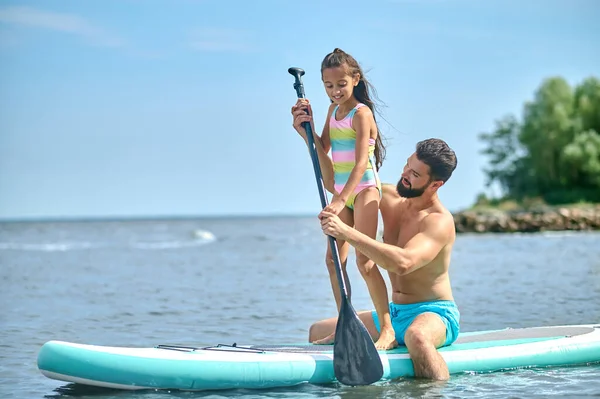 Papa Fille Aiment Surfer Sur Paddle Amuser Passer Des Vacances — Photo