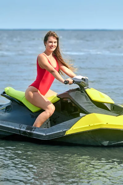 Jet Ski Waterscooters Mooi Blank Vrouw Bestuurder Rijden Water Fiets — Stockfoto