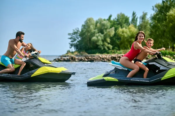 Familia Disfrutó Vacaciones Activas Verano Deportes Aire Libre Recreación Acuática —  Fotos de Stock