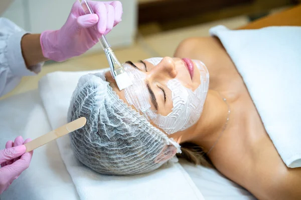 Procedimientos Cosméticos Cosmetológicos Para Mujeres Jóvenes Clínica Estética — Foto de Stock