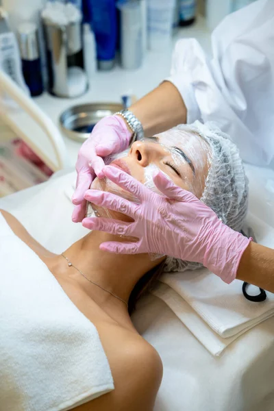 Θεραπεία Θεραπεία Του Δέρματος Του Προσώπου Κλινική Κοσμετολογίας Διαδικασία Ομορφιάς — Φωτογραφία Αρχείου