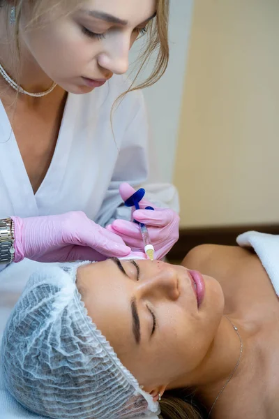 Prp Ttherapy Beauty Clinic Cosmetologist Doing Injections Blood Plasma Womans — Foto de Stock