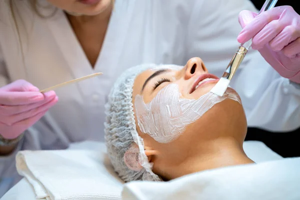 Procedure Cosmetiche Cosmetologiche Giovane Donna Clinica Estetica — Foto Stock