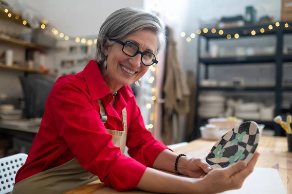 Positive Senior Woman Potter Apron Posing Ceramic Workshop Holding Crafted — Stock Photo, Image
