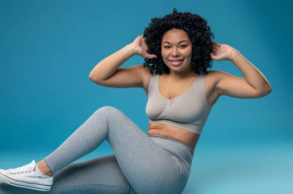 Abs Workout Young Curly Haired Woman Working Her Abs — Stock Photo, Image