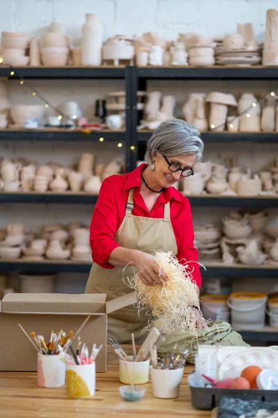 Senior Woman Packing Ordered Item Client Pottery Shop Putting Clay — Stock Photo, Image