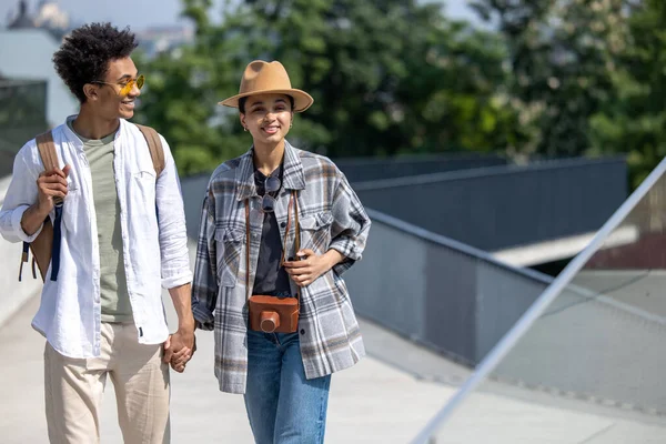 stock image Tourists. Happy couple of tourists having a a good time together