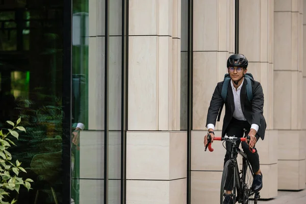 Weg Ins Büro Junge Managerin Pendelt Mit Dem Fahrrad Ins — Stockfoto