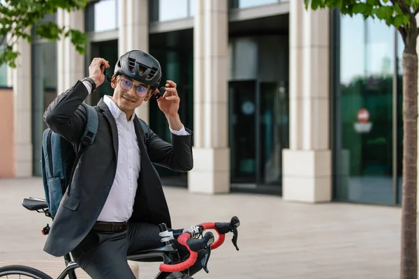 Eco Transportation Young Manager Coming Office Bike — Stock Photo, Image