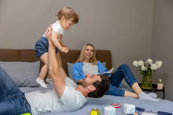 Cute Family Cute Family Spending Time Together Looking Happy — Stock Photo, Image