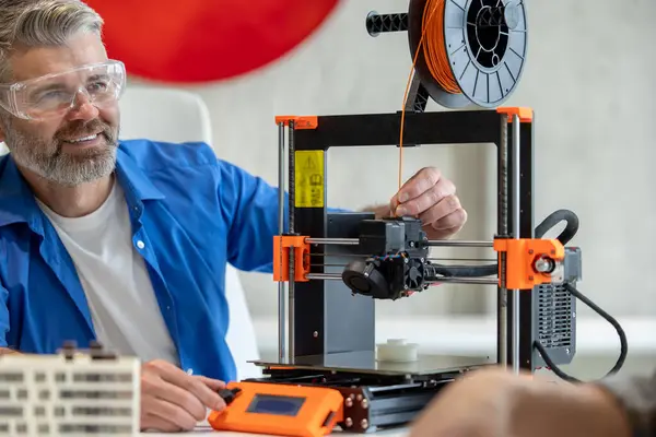 Volwassen Technicus Afdrukken Printer Met Behulp Van Driedimensionale Drukmachine Voor — Stockfoto