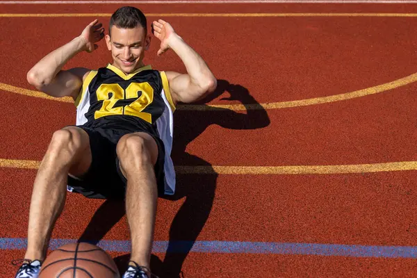 Handsome Man Doing Abs Training Basketball Court Copy Space — Stock Photo, Image