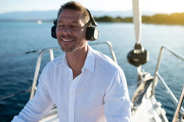 Relaxation Man Headphones Sitting Eyes Closed Looking Relaxed — Stock Photo, Image