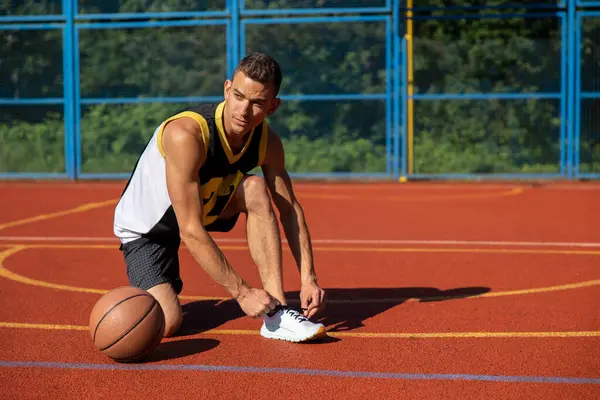 Adult Athletic Sporty Man Standing Basketball Court Ties His Shoelaces — Stock Photo, Image