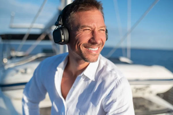 Yacht Happy Man Headphones Listening Music While Sailing Yacht — Stock Photo, Image