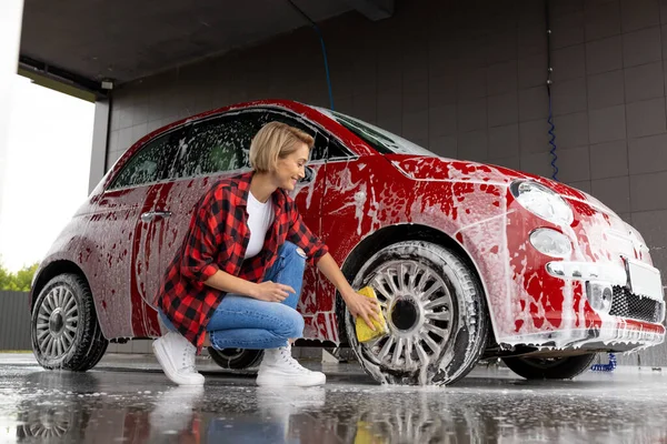 Car Wash Woman Checkered Shirt Washing Car — Stock Photo, Image