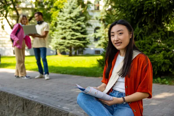 Student Asiatisch Hübsch Jung Mädchen Vorbereiten Bis Die Examen — Stockfoto