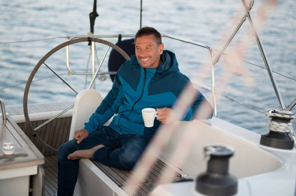 Man Yacht Man Blue Jacket Yacht Having Coffee Looking Contented — Stock Photo, Image