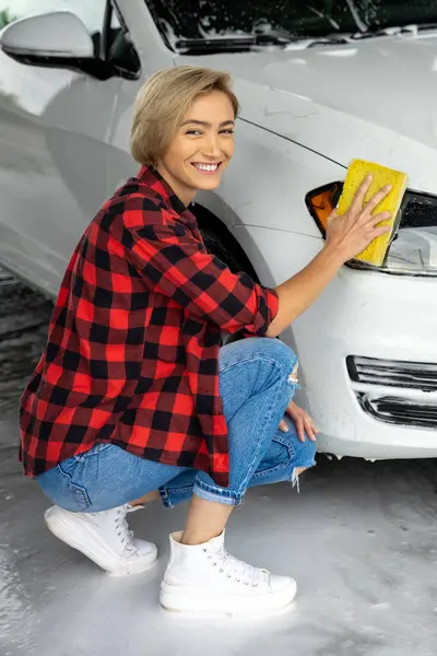 Car Wash Young Blonde Woman Cleaning — Stock Photo, Image
