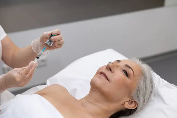Schönheitsoperationen Patientin Bekommt Schönheitsinjektionen Schönheitsklinik — Stockfoto