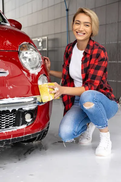 Car Wash Blonde Young Woman Washing Car Feeling Positive — Stock Photo, Image