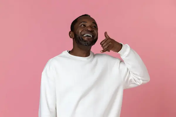 Happy Black Man Wearing White Sweatshirt Showing Call Back Sign — Stock Photo, Image