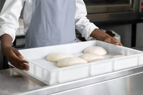 African American Young Woman Baking Pizza Pizzeria — Stock Photo, Image