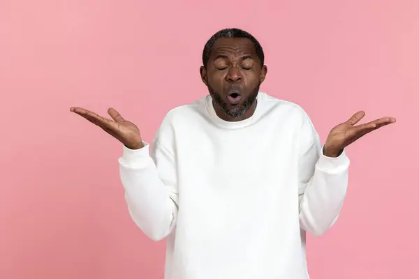 Shocked Black Man Wearing White Sweatshirt Shrugging Shoulders Isolated Pink — Stock Photo, Image