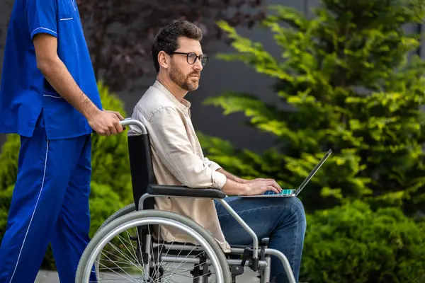 Walk Male Nurse Blue Uniform Carrying Wheelchair Male Patient — Stock Photo, Image