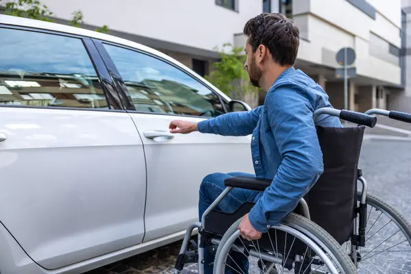 Man Car Man Wheelchair Opening Car Door — Stock Photo, Image