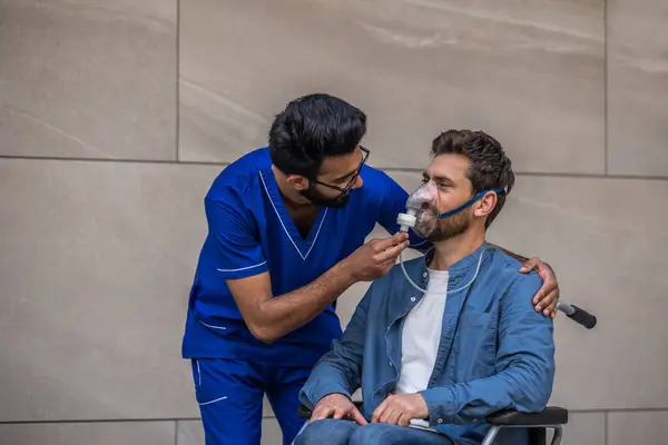 Care Male Nurse Putting Oxygen Mask Patient Wheelchair — Stock Photo, Image