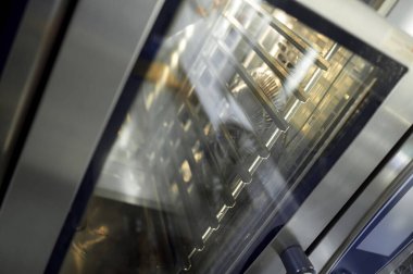 Fırında elektrikli fırın boş.