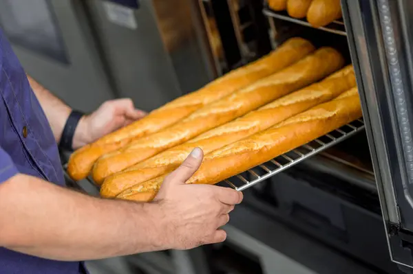 Tukang Roti Profesional Yang Tidak Dikenal Toko Roti Dengan Roti — Stok Foto