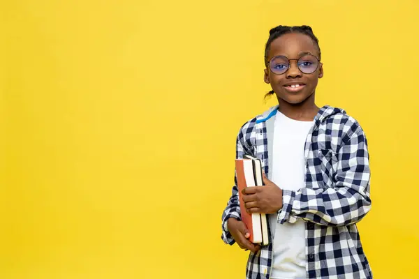 Băiatul Școlar Școlăriță Afro Americană Cămașă Carouri Gata Pentru Lecții Imagine de stoc