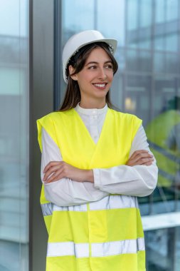 Yeni inşaat projesi. Mühendisler yeni bir inşaat projesinde birlikte çalışıyorlar.